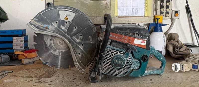 MOTOTRONCATRICE MAKITA EK8100 USATA